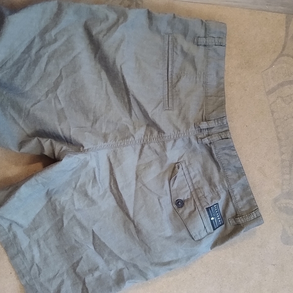 Shorts - Picture 2 of 4
